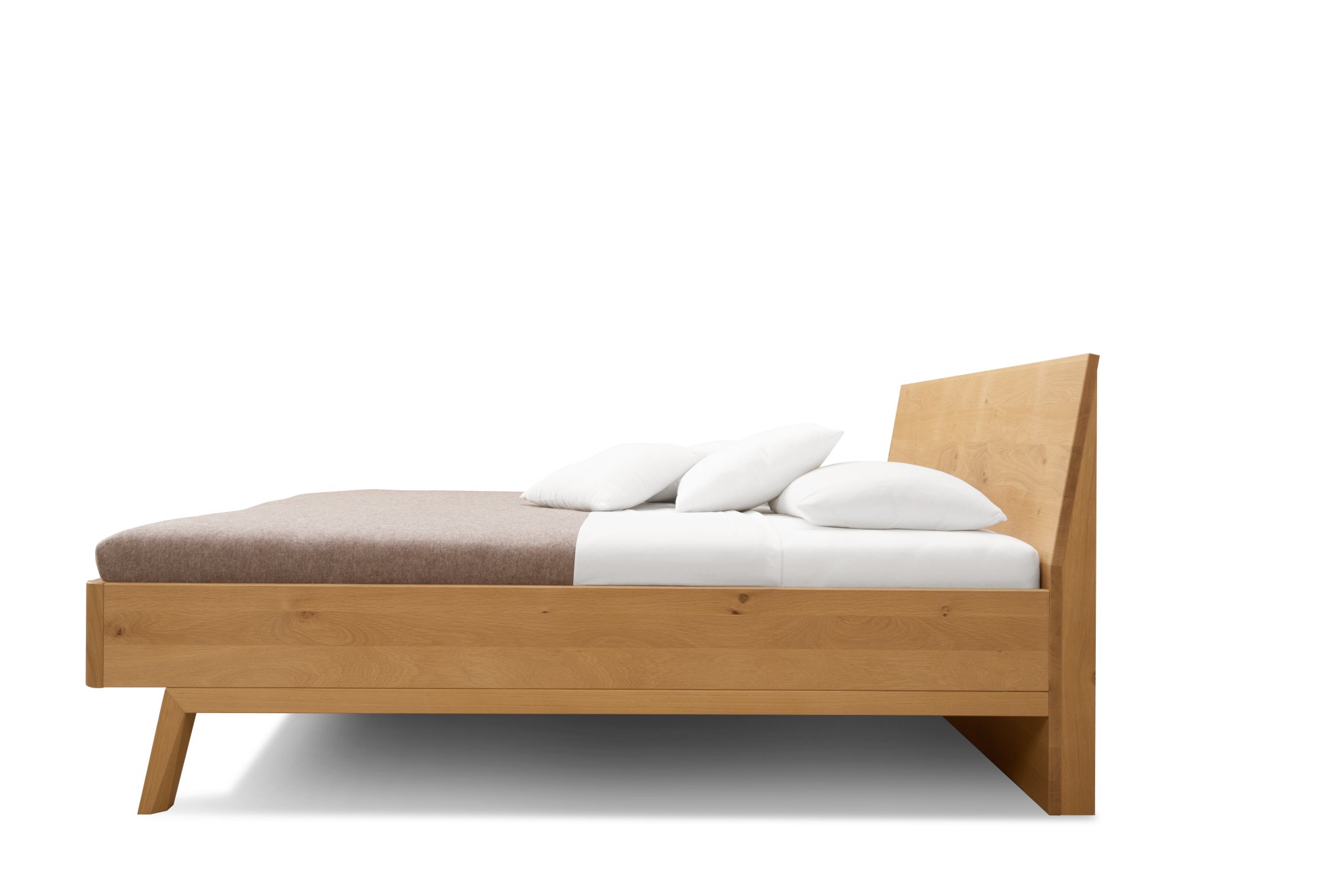 Schlichtes Bett aus Eichenholz Massiv.